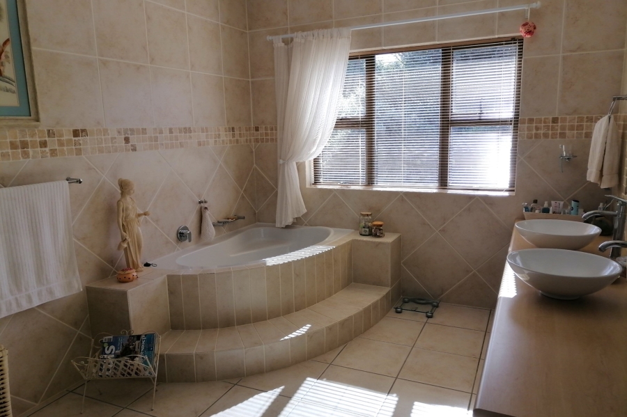 4 Bedroom Property for Sale in Stilbaai Wes Western Cape